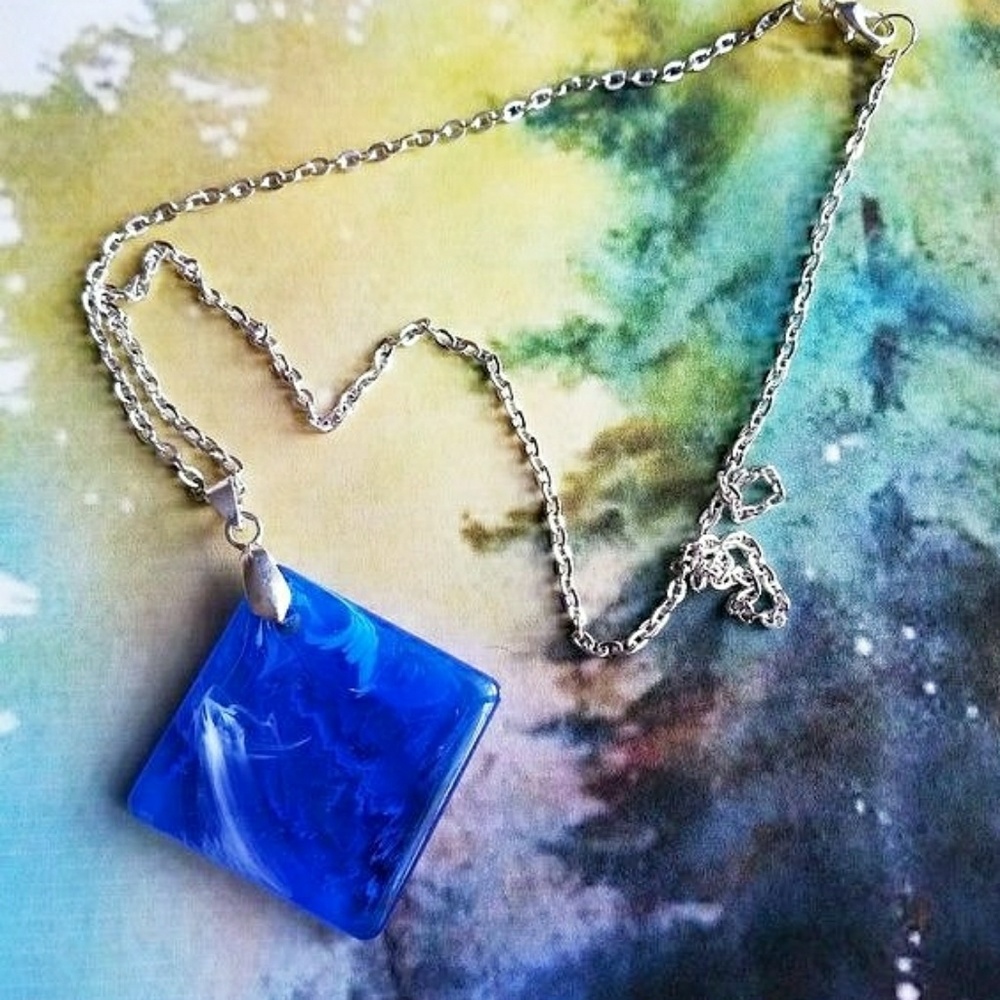 Vintage necklace Blue diamond shape necklace silver tone